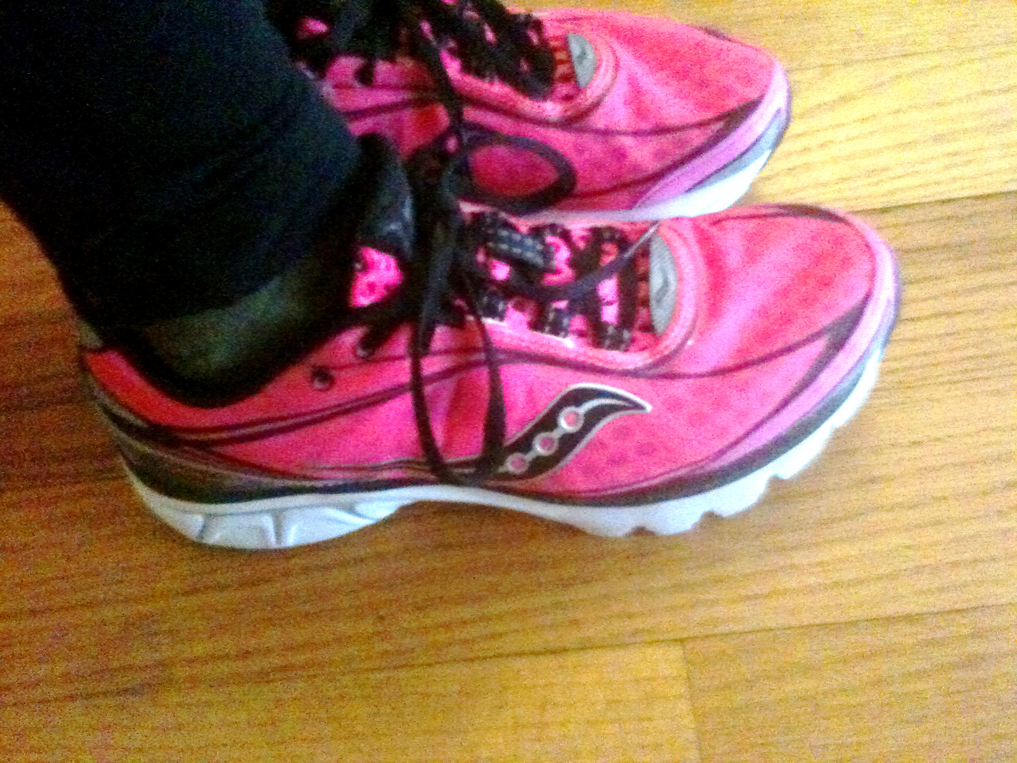 pink saucony shoes